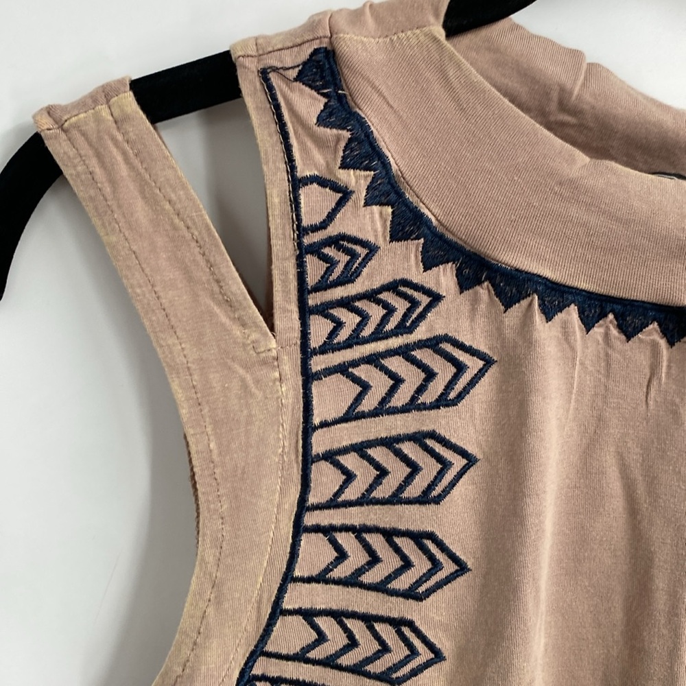 NEW POL Boho Sleeveless Cutout Cropped Top with Black Embroidery Casual Size S - Picture 2 of 6